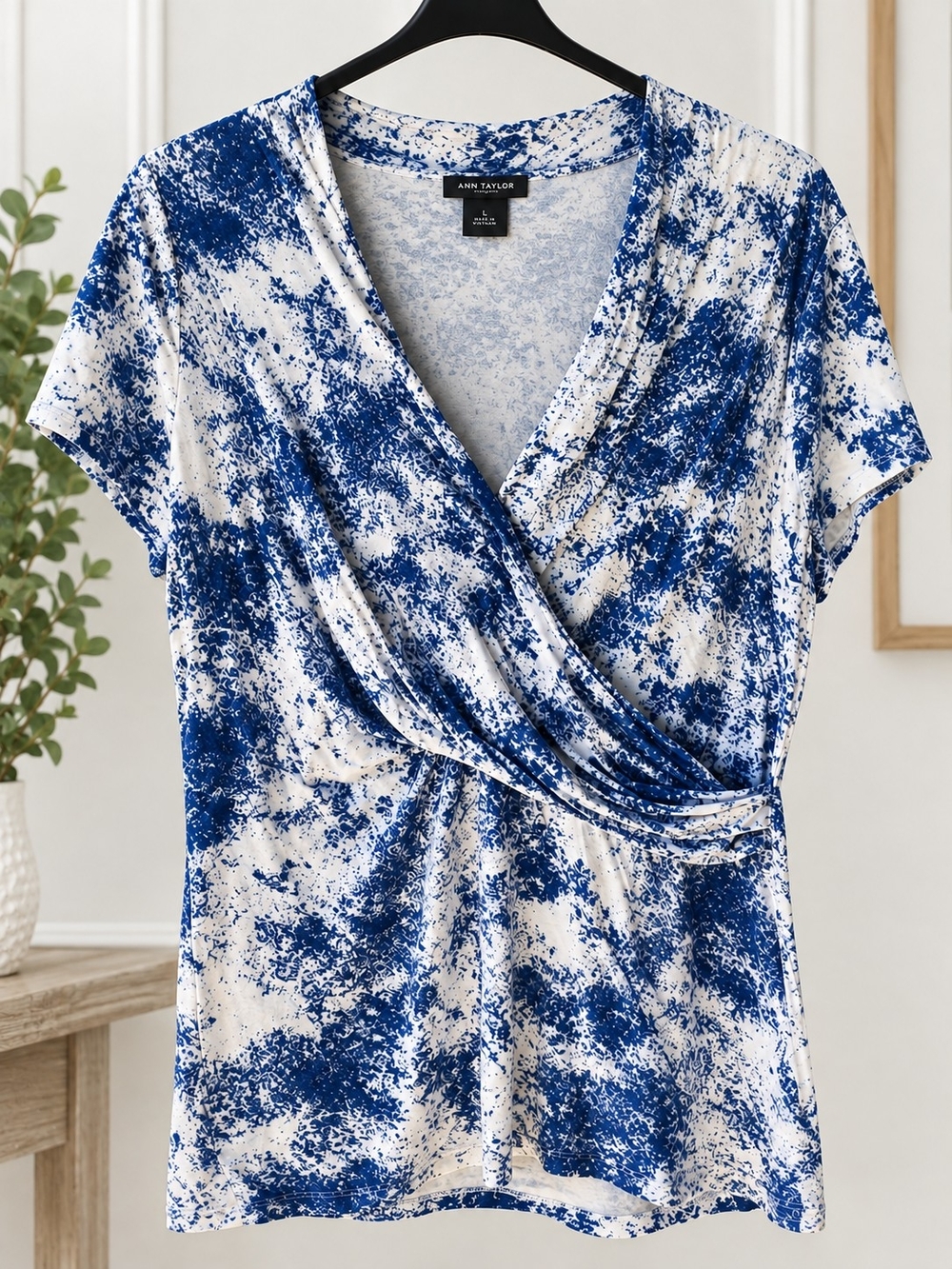 Ann Taylor Blue & White Abstract Wrap-Front Short Sleeve Top